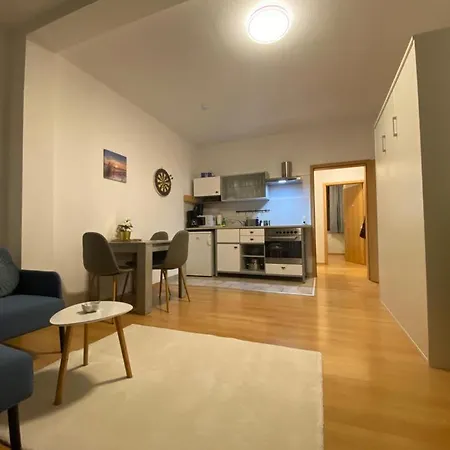 Kuestengold Ruhig, Familenfreundlich, Mit Terrasse Und Gem Garten Im Eg 로스토크