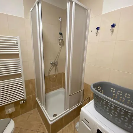 Appartamento Kuestengold Ruhig, Familenfreundlich, Mit Terrasse Und Gem Garten Im Eg Rostock