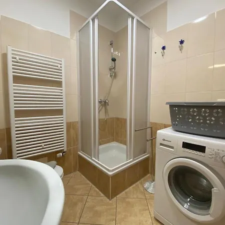 Kuestengold Ruhig, Familenfreundlich, Mit Terrasse Und Gem Garten Im Eg 아파트