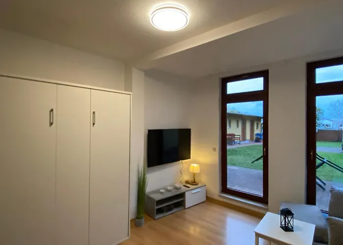 Kuestengold Ruhig, Familenfreundlich, Mit Terrasse Und Gem Garten Im Eg * Rostock