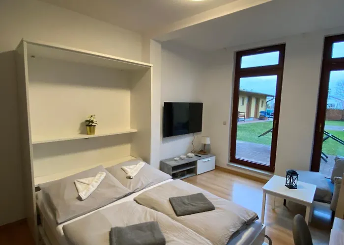 Apartment Kuestengold Ruhig, Familenfreundlich, Mit Terrasse Und Gem Garten Im Eg *