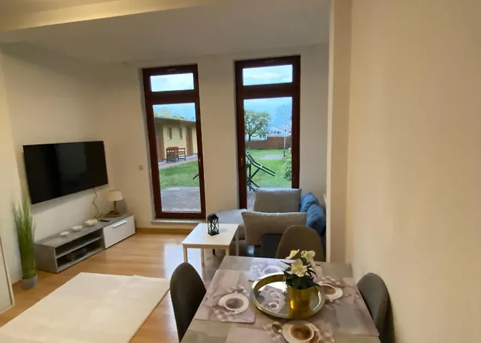 Kuestengold Ruhig, Familenfreundlich, Mit Terrasse Und Gem Garten Im Eg Apartment